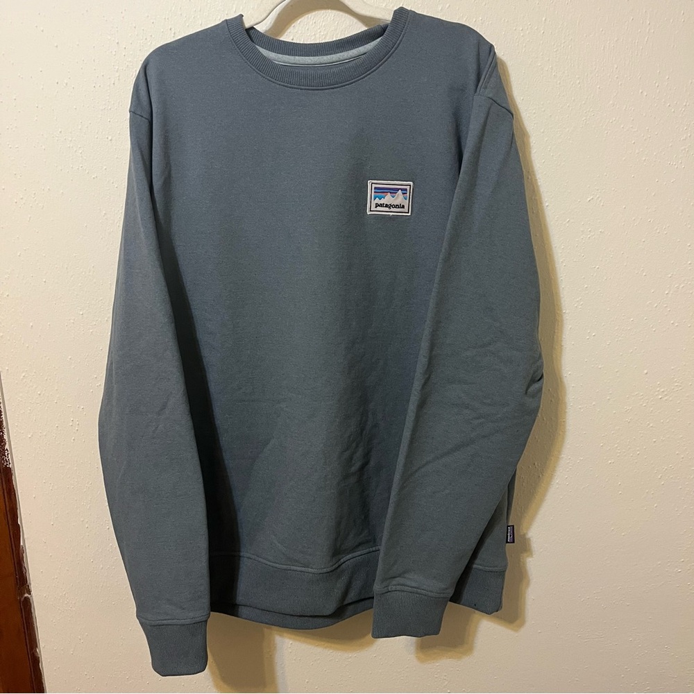 NWOT Men’s Patagonia Long Sleeve Blue Grey Crew Neck Lightweight Sweater